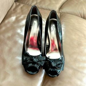 Cute F24 Heels. Opened toed with bow on top.